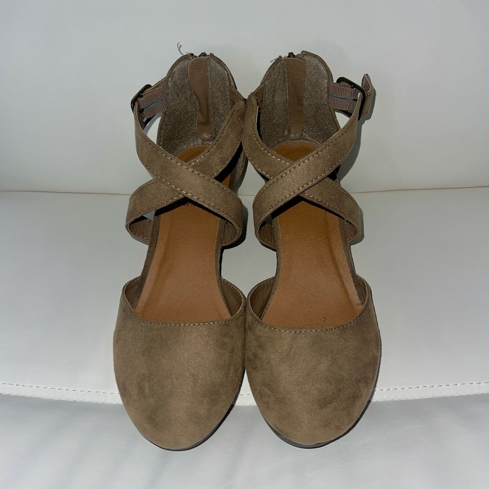 Brown daisy Fuentes wedge heels